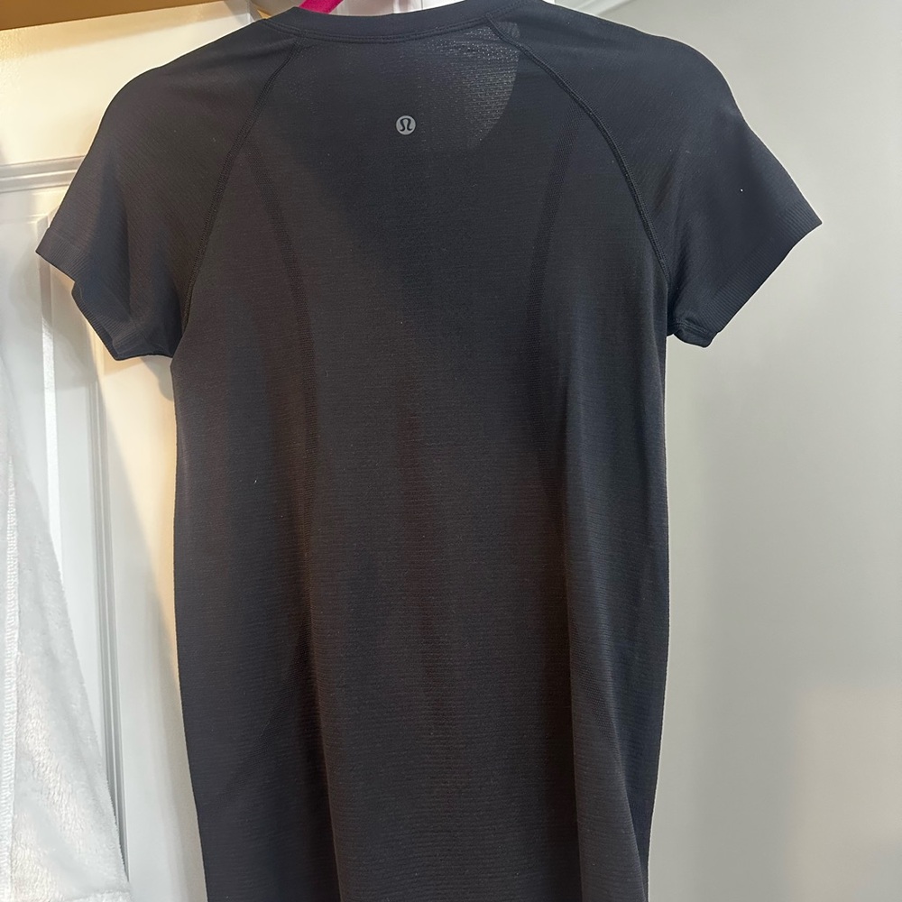 Swiftly Tech Short-Sleeve Shirt 2.0
Hip Length - Picture 2 of 2